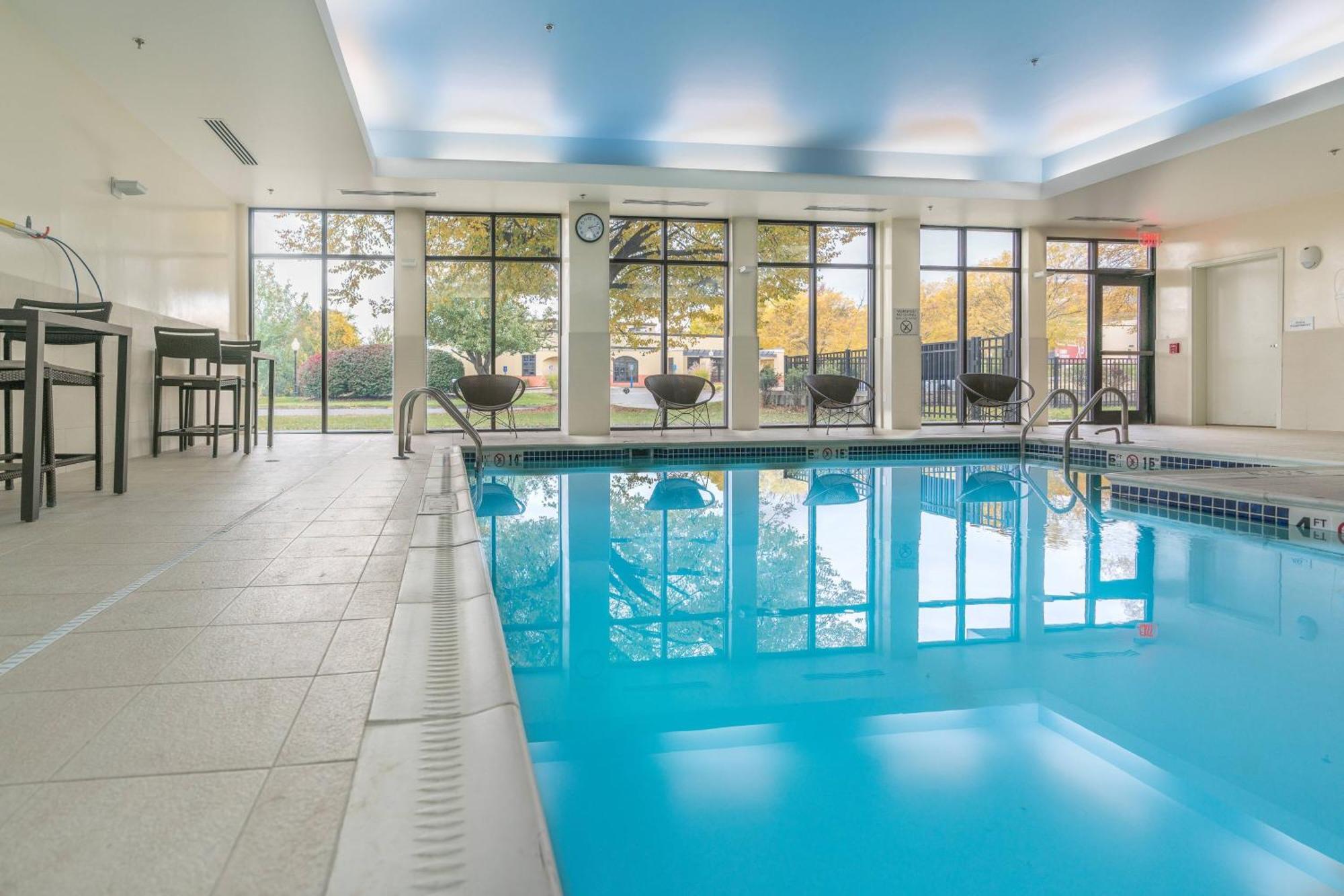 Отель Courtyard By Marriott Вэст спрингфильд Экстерьер фото