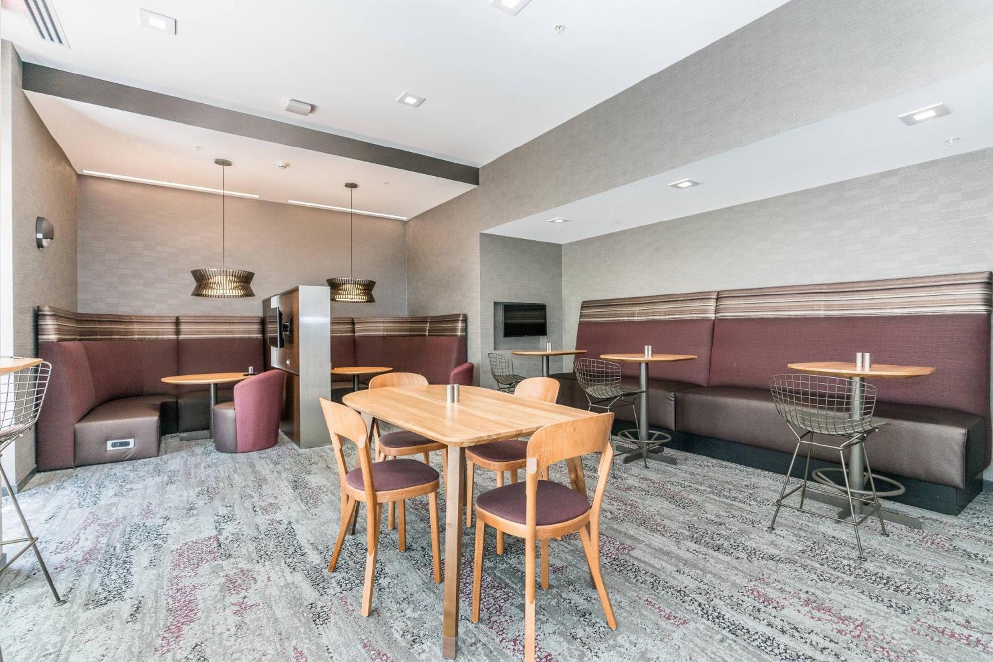 Отель Courtyard By Marriott Вэст спрингфильд Экстерьер фото